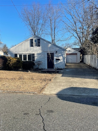 336 51st St, Lindenhurst, NY 11757