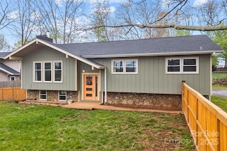 917 W Chapel Rd, Asheville, NC 28803
