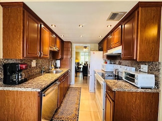 3099 NW 48th Ave Unit 253, Lauderdale Lakes, FL 33313
