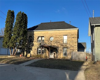 104 S Maple St, Anamosa, IA 52205