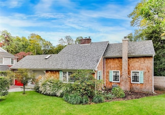 20 Livingston Rd, Bellport, NY 11713