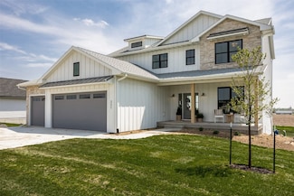 5466 Silver Ridge Rd, Marion, IA 52302