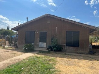 2207 W Dennett Ave, Fresno, CA 93728
