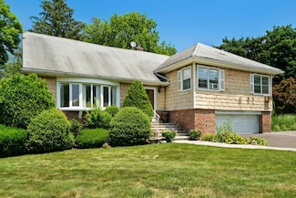 63 Bonnie Meadow Rd, Scarsdale, NY 10583
