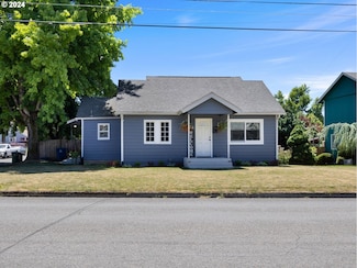 988 E Lincoln St, Woodburn, OR 97071