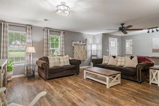 601 S 8th St, Yukon, OK 73099