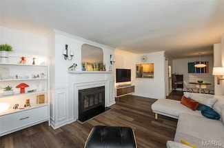 950 E Rue de La Banque Unit 118, Saint Louis, MO 63141