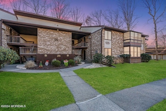 125 Amberly Dr Unit D, Manalapan, NJ 07726