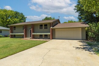 212 Brookside Dr, Newton, KS 67114