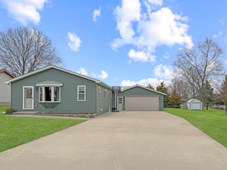 415 Grove St, Lena, IL 61048