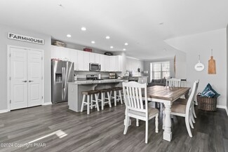 9 Red Rose Ln, Easton, PA 18045