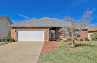 395 S Yellowwood Dr, Springfield, MO 65809