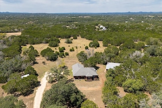 495 Hill Country Dr, Pipe Creek, TX 78063