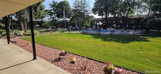 995 N Cass Lake Rd Unit 142, Waterford, MI 48328