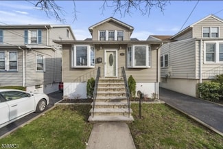 838 Roosevelt Ave, Secaucus, NJ 07094