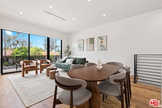 5118 1/2 Laurel Canyon Blvd, Los Angeles, CA 91607