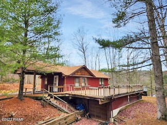 137 Rowland Rd, Greeley, PA 18425