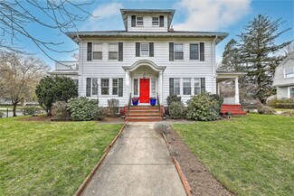 1391 Narragansett Blvd, Cranston, RI 02905