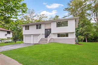 155 Brooklyn Ave, Huntington, NY 11743