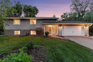 4947 Green Valley Rd, Minnetonka, MN 55345