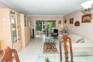 5003 NW 35th St Unit 503, Lauderdale Lakes, FL 33319