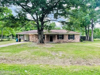 10317 Charpentier Dr, Moss Point, MS 39562