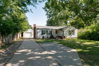 1944 Hunting Ave, Manhattan, KS 66502
