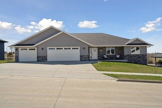 3480 Wagon Wheel Ln, Dubuque, IA 52002
