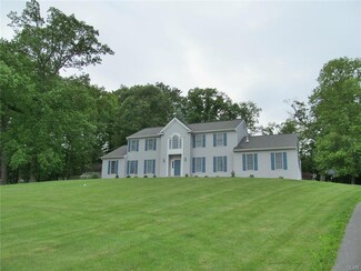 4239 Levans Rd, Schnecksville, PA 18078