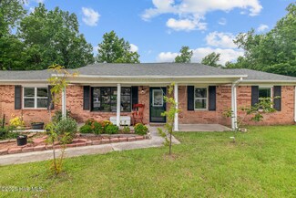 226 White Oak Ct, Jacksonville, NC 28546