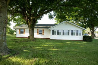 2240 E Chestnut St, Carthage, MO 64836