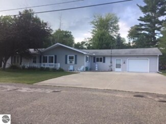 402 Townline Rd, Tawas City, MI 48763