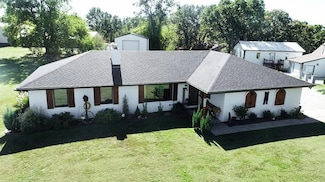 408 White Oak Dr, El Dorado Springs, MO 64744