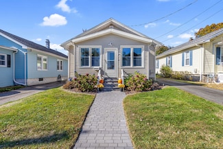 55 Woodcrest Ave, Stratford, CT 06614