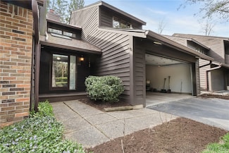 88 Breezewood Common, East Amherst, NY 14051