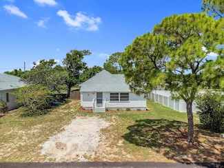 304 5th St S, Dundee, FL 33838