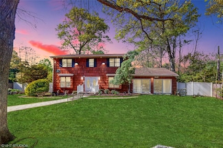 318 Veterans Memorial Hwy, ComMacK, NY 11725