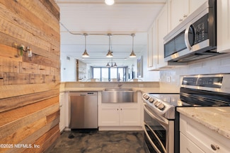 275 1st St S Unit 102, Jacksonville Beach, FL 32250