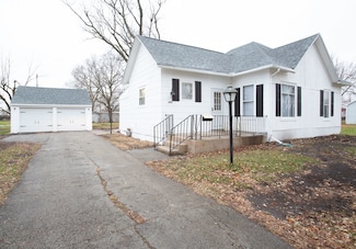 429 N 2nd Ave, Chenoa, IL 61726