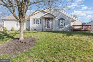 1400 Red Maple Ct, New Cumberland, PA 17070