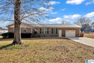 628 Cherokee Rd, Warrior, AL 35180