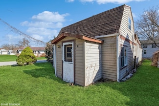 1511 N Longshore Dr, Walkerton, IN 46574