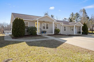 106 S Justice St, Hendersonville, NC 28739