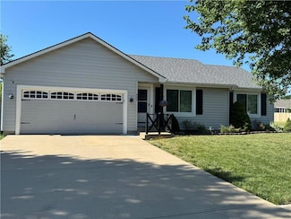 933 Pumpkin Ridge St, Gardner, KS 66030