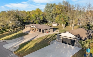 2808 S Duchess Ave, Sioux Falls, SD 57103