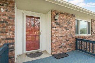 1307 S Washington Ave, Aurora, MO 65605
