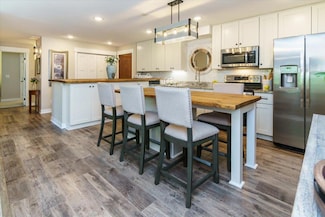 10501 Cedar Lake Rd Unit 404, Hopkins, MN 55305