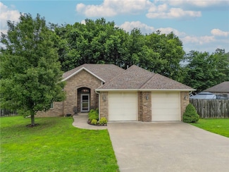 696 E Thornstone Ave, West Fork, AR 72774