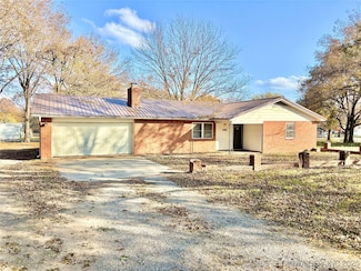 1000 Bermuda Dr, Stigler, OK 74462