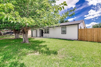 1021 Pangburn St, Grand Prairie, TX 75051